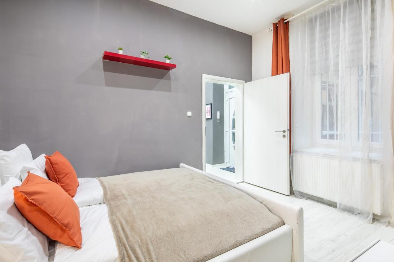 Cozy & Central Apartment With 2-Bedroom Budapest Extérieur photo